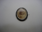 Antiek geemailleerde foto broche