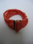 Antiek bloedkoralen  armband vijf rijen met gouden slot
